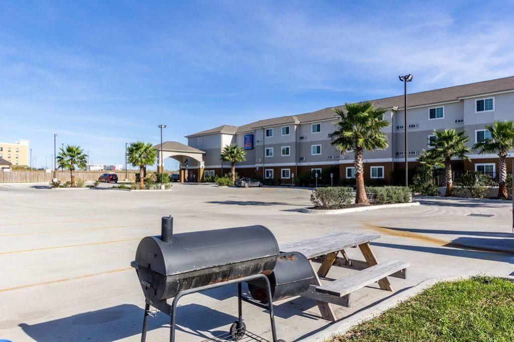 Super 8 By Wyndham Kenedy Motel Exterior photo